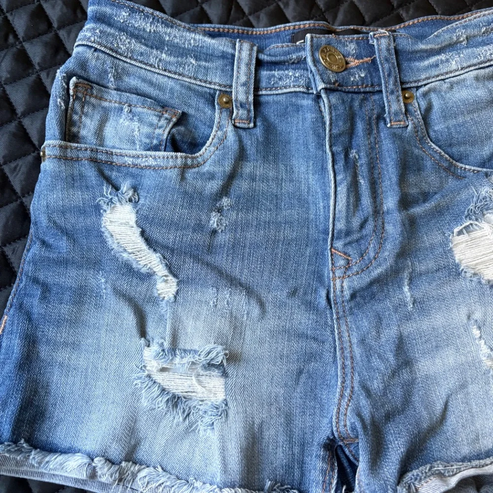 Express High Waisted Medium Wash Raw Hem Denim Shorts, Size 00